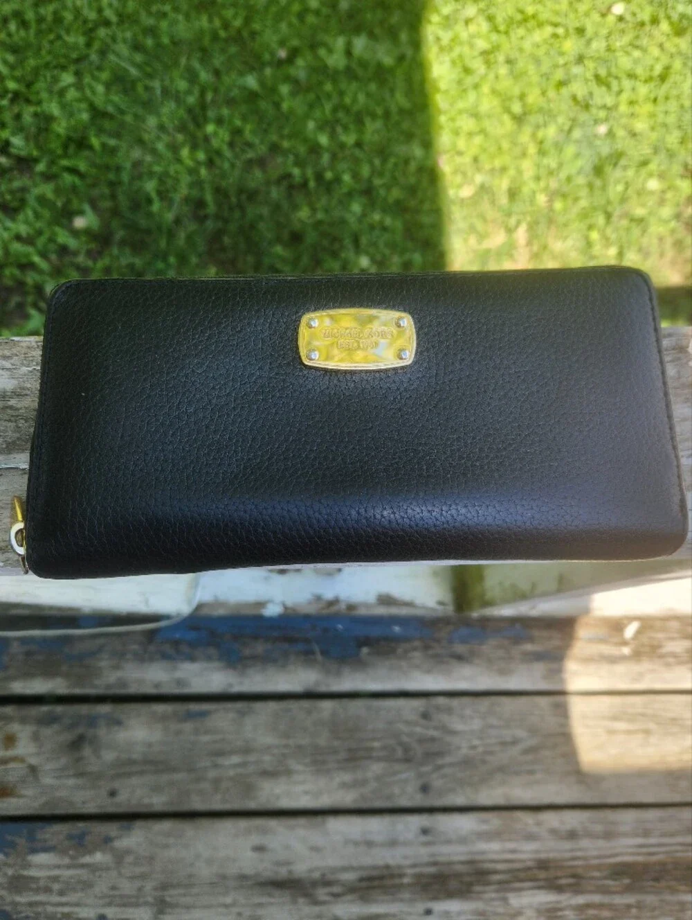 Michael Kors Jet Set Continental Wallet made of black pebbled leather EUC
